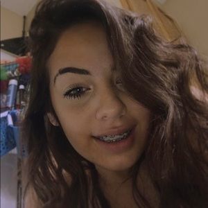 Meet your Posher, Alivia